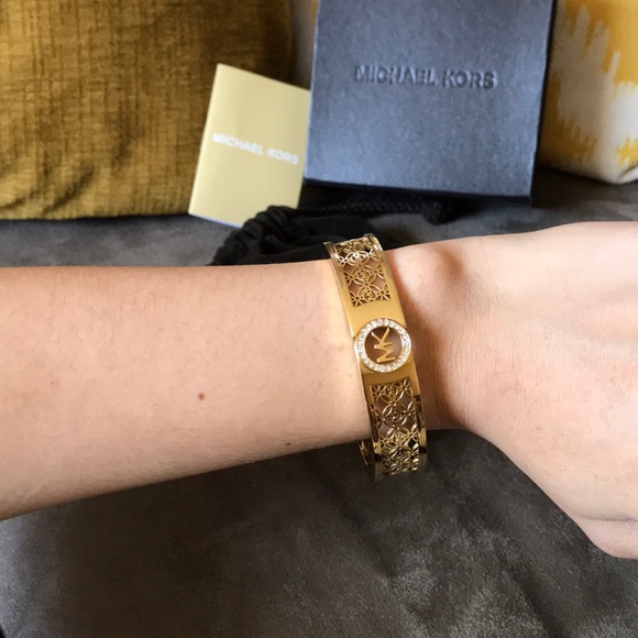 ✨Michael Kors Gold Bracelet✨ - Picture 4 of 7